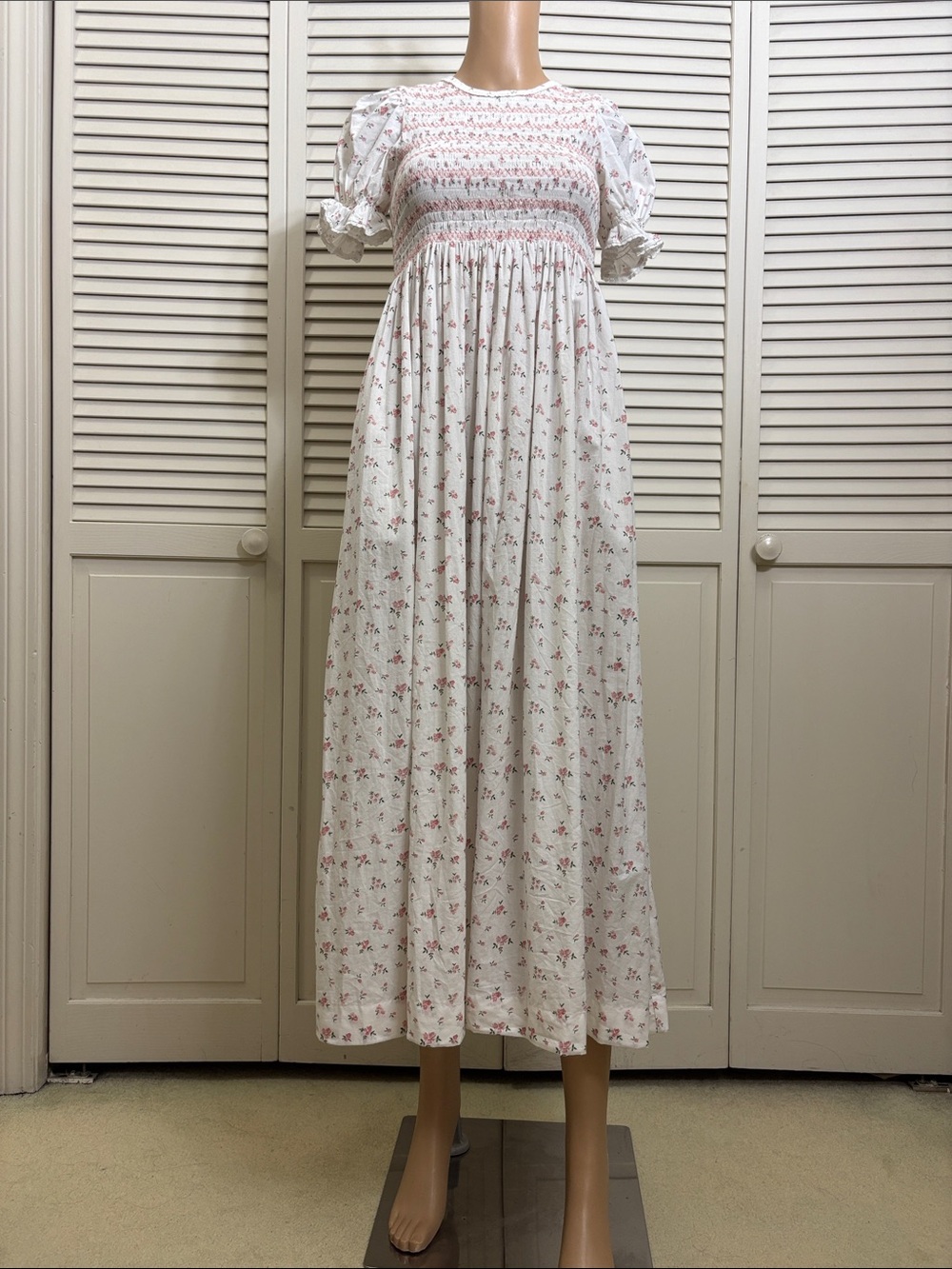 Dondolo White Floral Smocked Midi Dress with Puff Sleeves XS